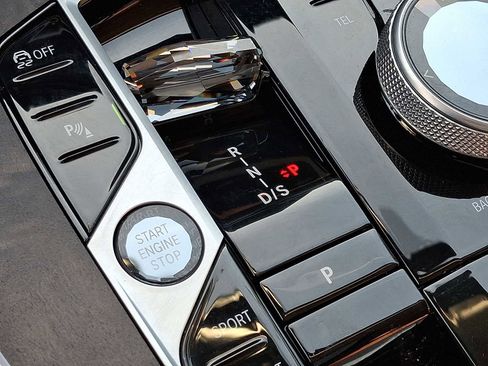 Certified 2023 BMW X7 xDrive40i w/ Executive Package image 17