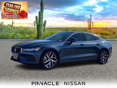 Used 2020 Volvo S60 T6 Momentum image 1