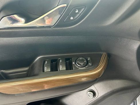Used 2019 GMC Acadia SLE FWD image 14