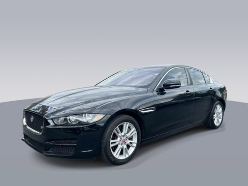 Used 2017 Jaguar XE Premium RWD image 7