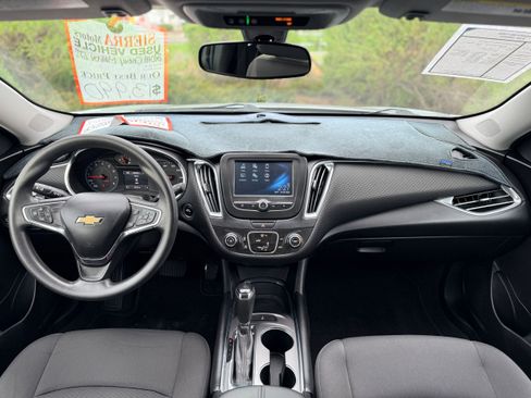 Used 2018 Chevrolet Malibu LT image 19