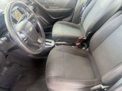 Used 2019 Chevrolet Trax LS w/ LPO, Cargo Package FWD image 16