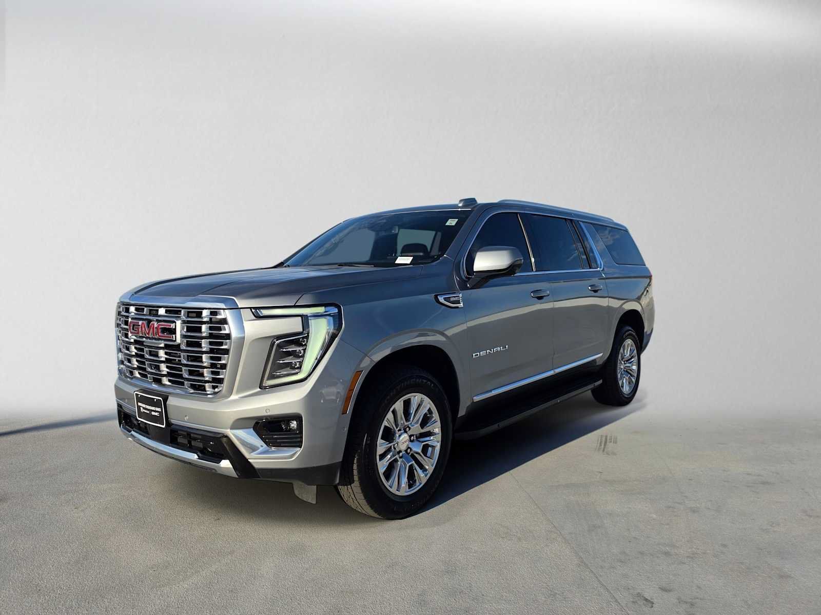 Used 2025 GMC Yukon XL Denali AWD/4WD image 7