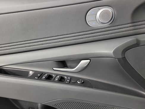 New 2025 Hyundai Elantra Limited image 23