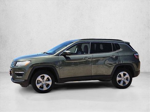 Used 2019 Jeep Compass Latitude w/ Popular Equipment Group AWD/4WD image 9
