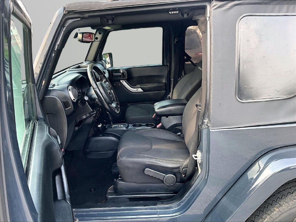 Used 2017 Jeep Wrangler Sahara w/ Connectivity Group AWD/4WD image 26
