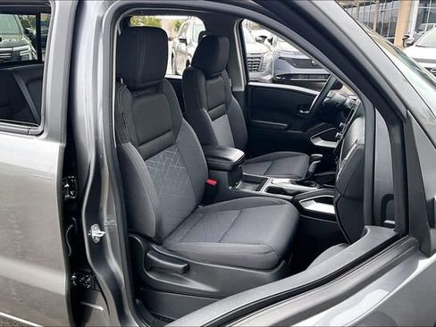Certified 2025 Nissan Frontier SV w/ SV Convenience Package RWD image 26