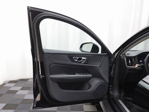 Used 2025 Volvo V60 B5 Cross Country Plus image 4