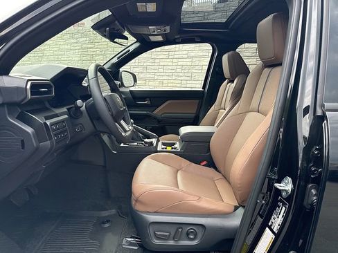 Used 2025 Toyota 4Runner Limited AWD/4WD image 13
