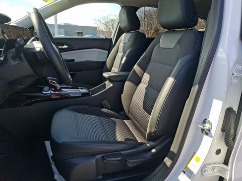 Certified 2024 Chevrolet Trax LT w/ Sunroof Package image 13