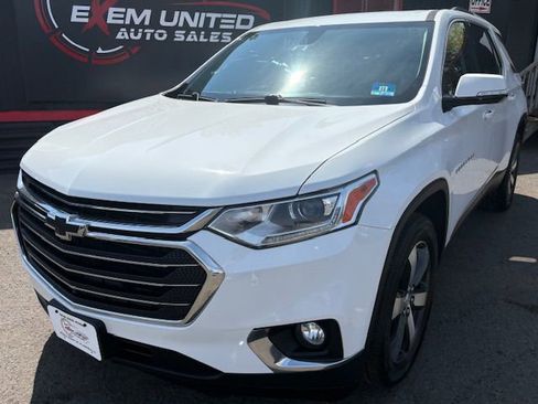Used 2018 Chevrolet Traverse LT w/ LPO, Floor Liner Package AWD/4WD image 1