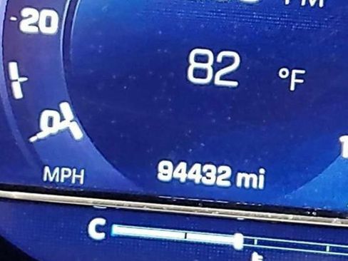 Used 2023 Chevrolet Suburban Premier image 5