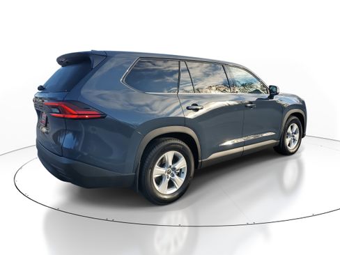 Certified 2025 Toyota Grand Highlander FWD image 6
