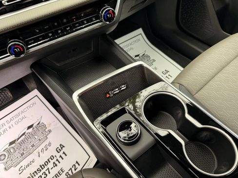 New 2027 Chevrolet Equinox LT w/ Convenience Package II FWD image 19