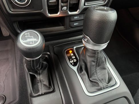 Certified 2025 Jeep Gladiator Sport image 22