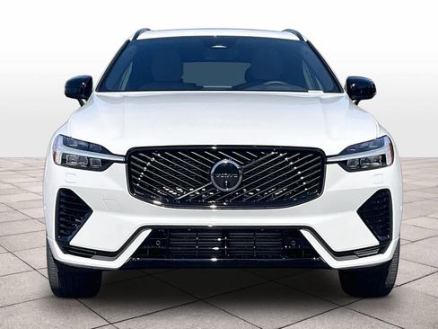 New 2026 Volvo XC60 T8 Plus w/ Climate Package AWD/4WD image 5