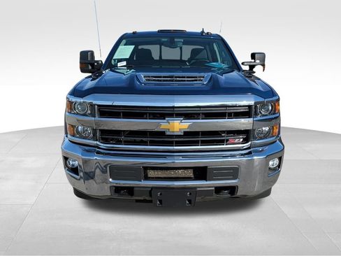 Used 2019 Chevrolet Silverado 2500 LT w/ LT Convenience Package image 2