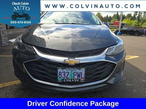 Used 2019 Chevrolet Cruze LT w/ Convenience Package FWD image 2