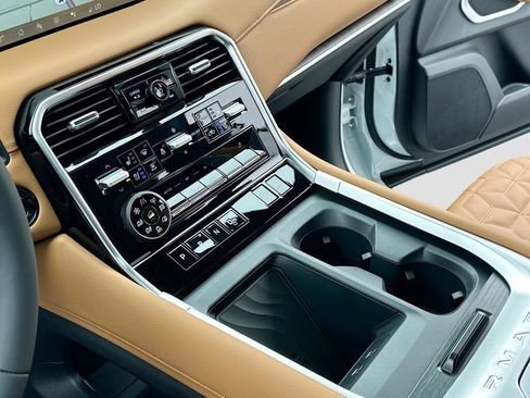 New 2025 Nissan Armada Platinum Reserve image 11