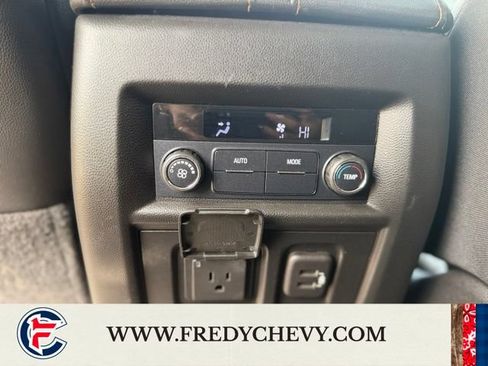 Used 2019 Chevrolet Traverse LT w/ LT Premium Package AWD/4WD image 32