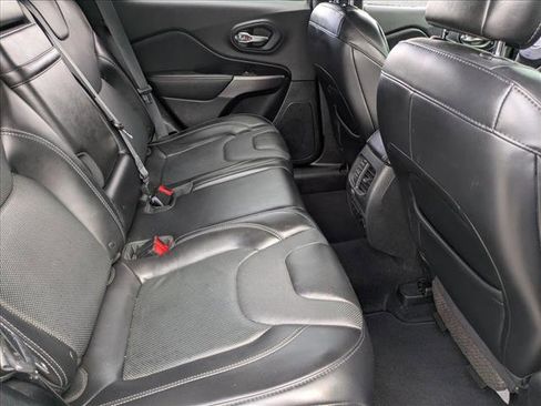 Used 2019 Jeep Cherokee Limited image 18