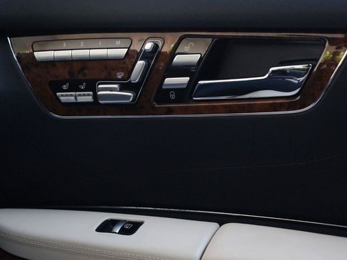 Used 2013 Mercedes-Benz CL 550 4MATIC image 30