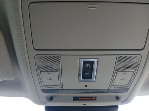 Used 2020 Jaguar E-PACE SE image 29