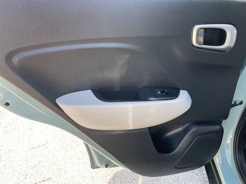 Used 2025 Hyundai Venue SEL image 42