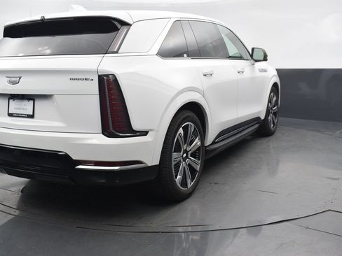 Used 2025 Cadillac Escalade IQ Luxury 2 w/ LPO, Premium Carpet Package AWD/4WD image 6
