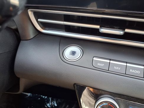 Used 2024 Hyundai Elantra SEL image 12