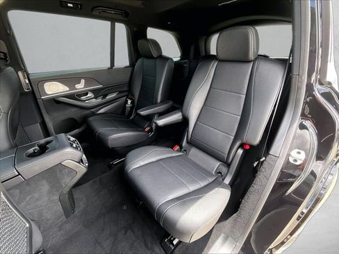 Used 2024 Mercedes-Benz GLS 450 4MATIC image 28