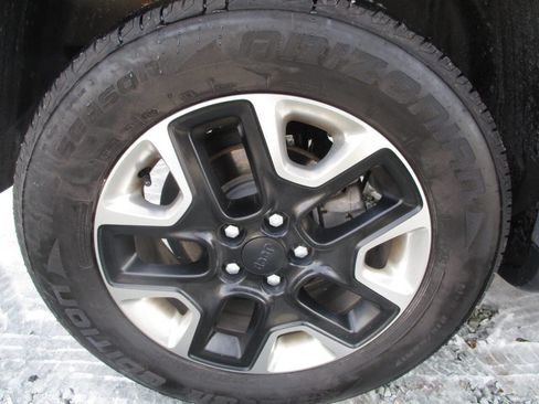 Used 2018 Jeep Compass Trailhawk w/ Cold Weather Group image 31