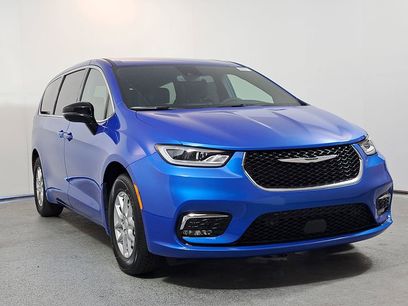 New 2026 Chrysler Pacifica Select