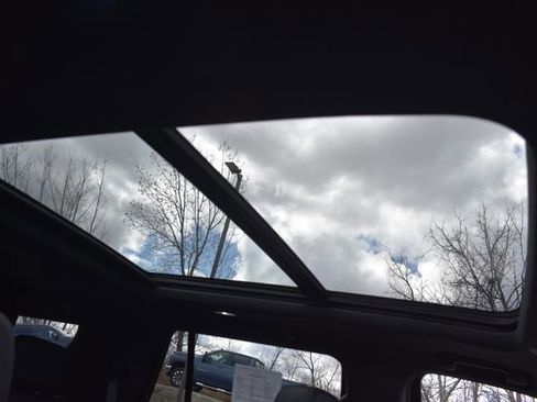 Certified 2024 Chevrolet Tahoe Z71 w/ Luxury Package image 16