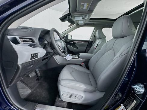 New 2026 Toyota Highlander Platinum image 14
