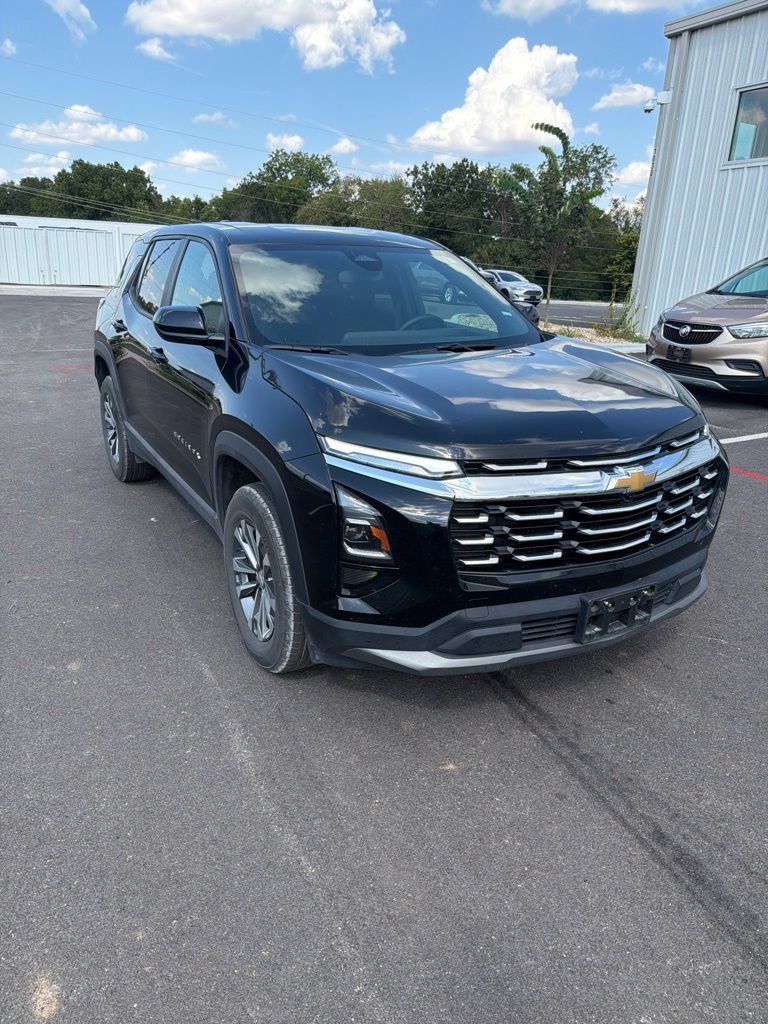 Used 2026 Chevrolet Equinox LT AWD/4WD image 2