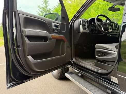 Used 2018 GMC Sierra 1500 SLE w/ SLE Value Package AWD/4WD image 9