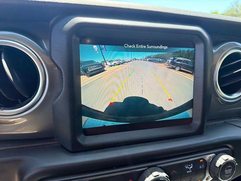 Used 2022 Jeep Wrangler Unlimited Sahara w/ Cold Weather Group AWD/4WD image 29