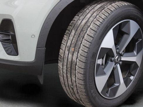 Certified 2025 Volvo XC40 B5 Plus AWD/4WD image 52