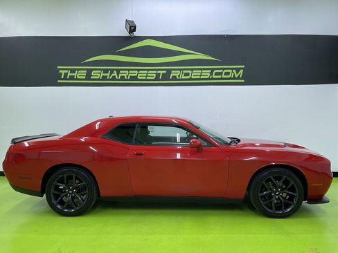 Used 2019 Dodge Challenger SXT w/ Blacktop Package image 11