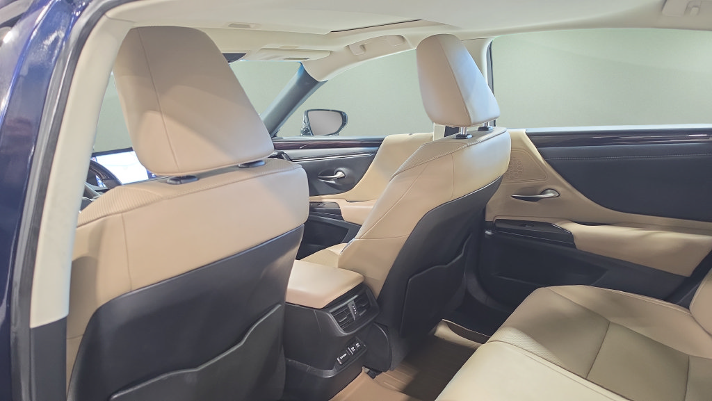 Used 2019 Lexus ES 350 w/ Premium Package FWD image 18