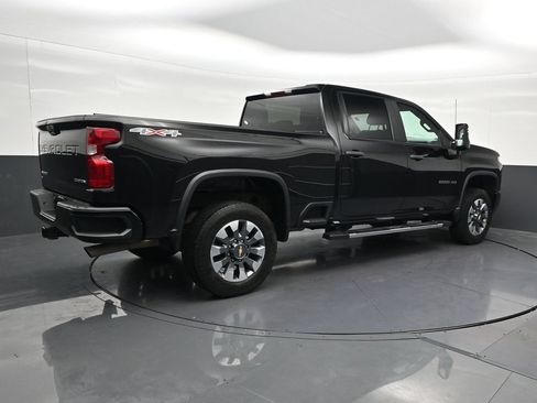 Used 2022 Chevrolet Silverado 2500 Custom w/ Custom Convenience Package AWD/4WD image 5