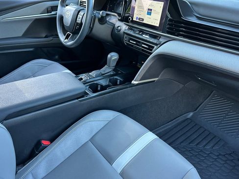 Used 2025 Toyota Camry SE w/ Convenience Package FWD image 12
