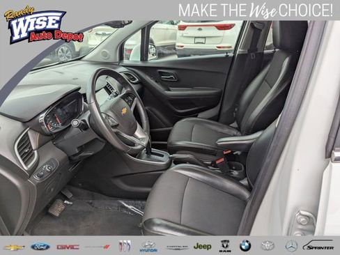 Used 2017 Chevrolet Trax LT w/ LT Convenience Package FWD image 9