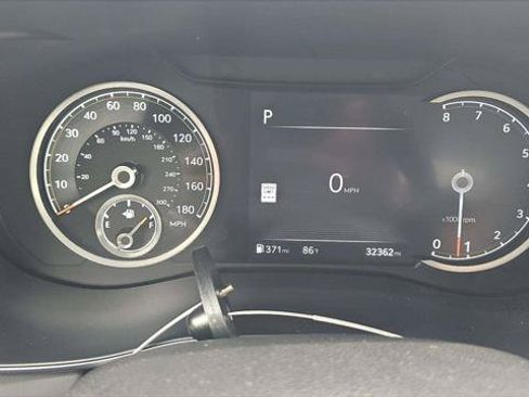 Used 2025 Genesis G70 2.5T RWD image 11