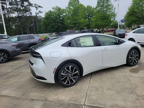 New 2026 Toyota Prius Plug-In Hybrid FWD image 7