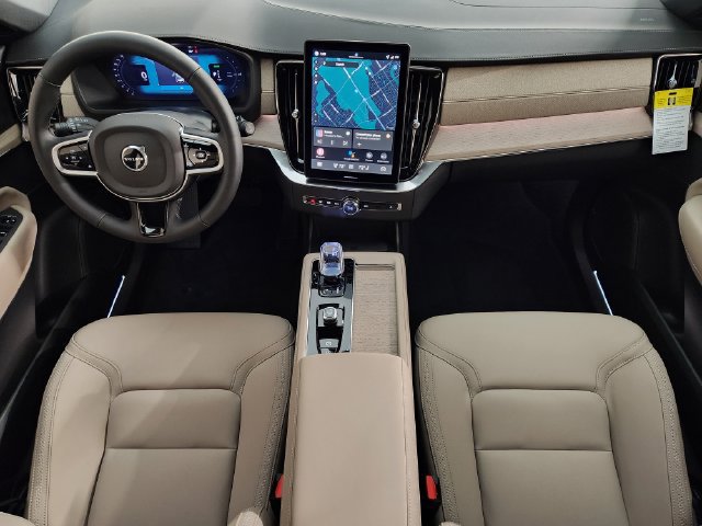 New 2026 Volvo XC90 T8 Plus w/ Protection Package Premier AWD/4WD image 4