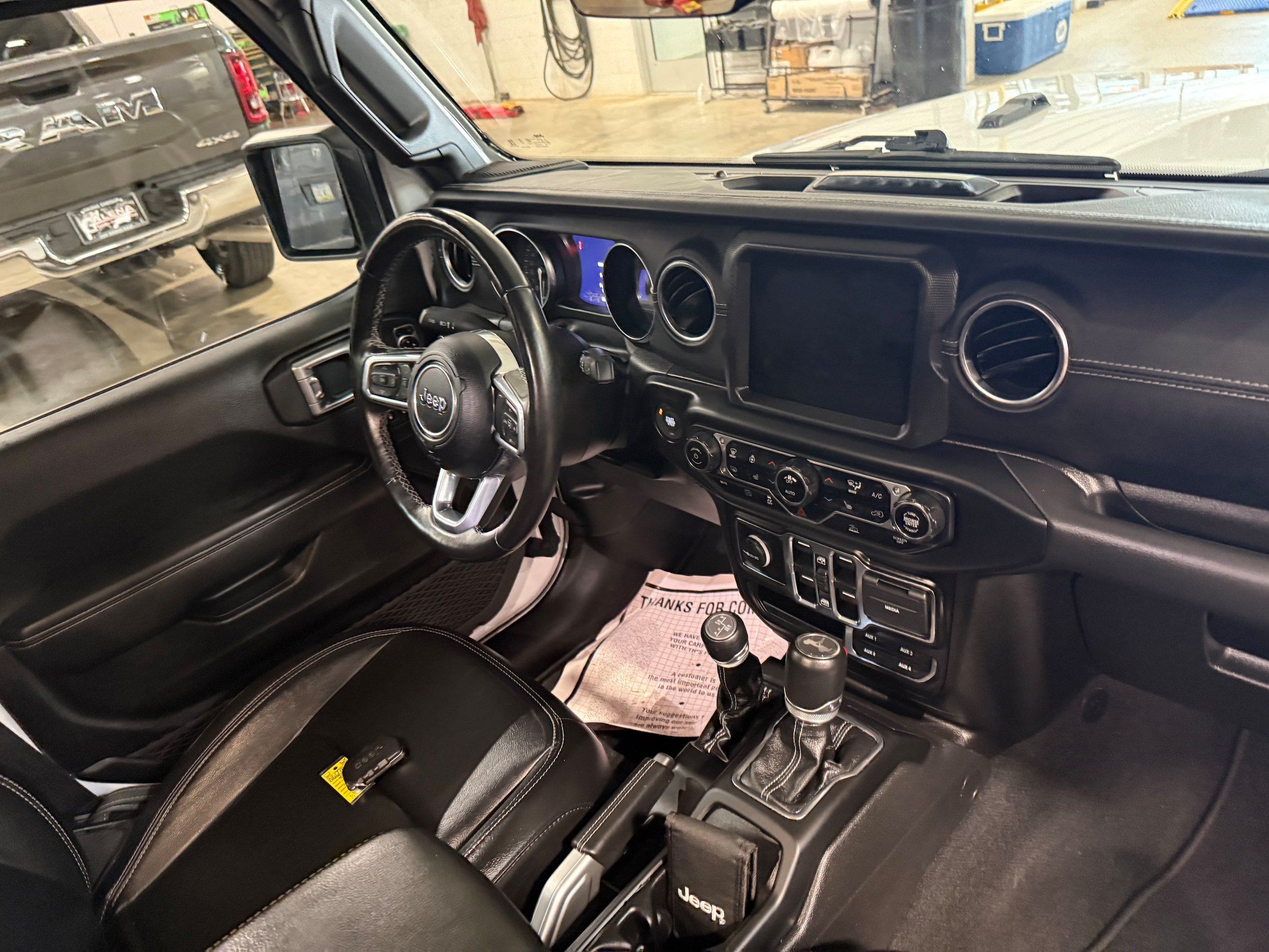 Used 2022 Jeep Wrangler Unlimited Sahara w/ Cold Weather Group AWD/4WD image 12