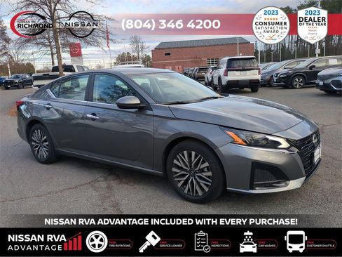Used 2025 Nissan Altima 2.5 SV w/ SV Premium Package image 2