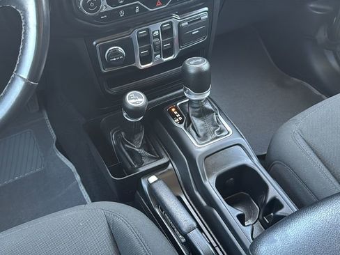 Used 2021 Jeep Wrangler Unlimited Sport AWD/4WD image 26